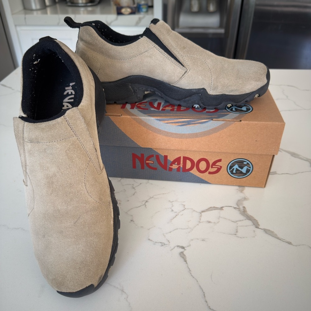 Nevados Men's Beige Slip-On Loafers 10